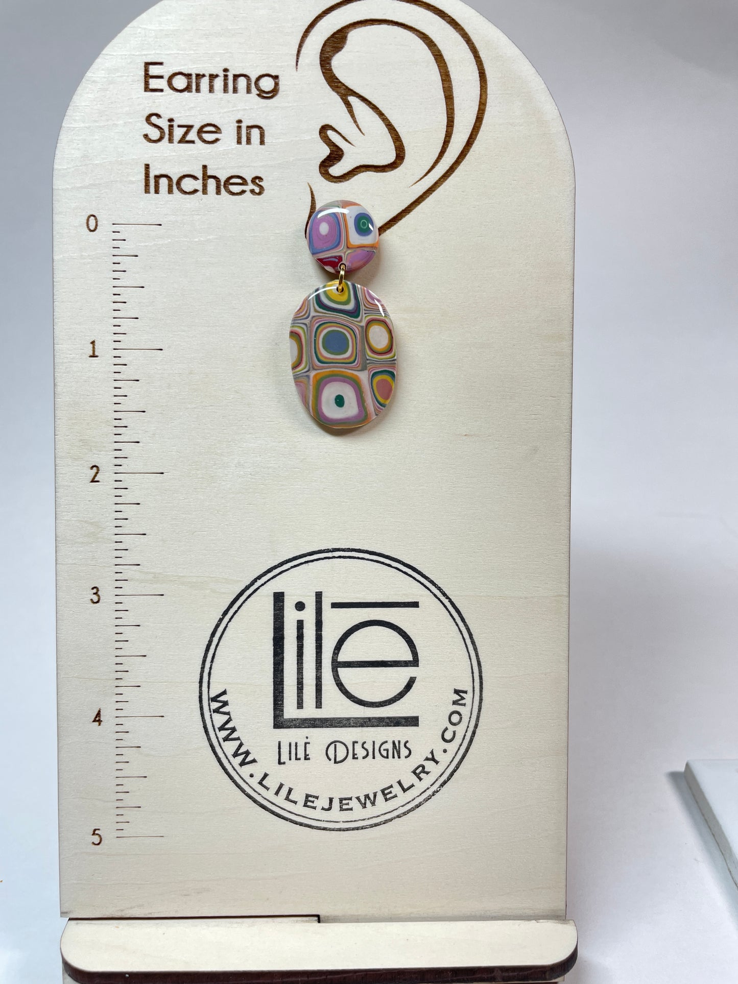 Multi color geometric dangles